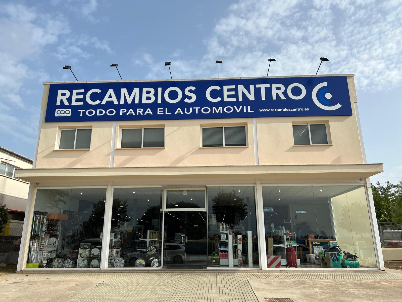 Tienda de accesorios para coche Nicolás de Inca | Exterior de tienda - Recambios Centro